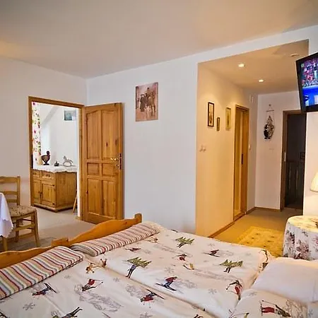 民宿 Gosciniec Poezja 斯克拉斯卡波伦巴