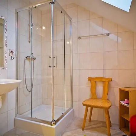 民宿 Gosciniec Poezja 斯克拉斯卡波伦巴